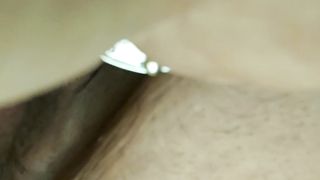 Mi masturbo il culo e succhio la zucchina