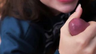 Un pompino con ingoio nel bosco