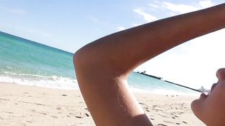 Due amiche porche al mare