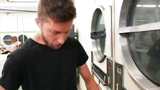 Gola profonda in lavanderia