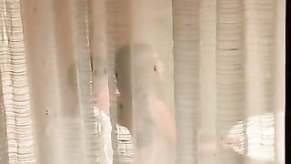 Giovane coppia italiana viene spiata e ripresa col cell