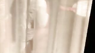 Giovane coppia italiana viene spiata e ripresa col cell