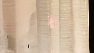 Giovane coppia italiana viene spiata e ripresa col cell