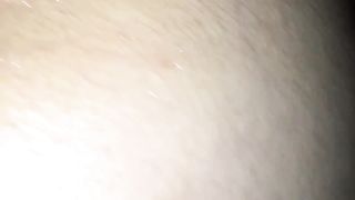 Vuole sentire la sborra che le cola giù...