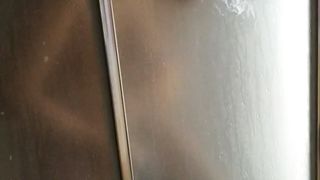 La mia troia che si depila la figa in doccia