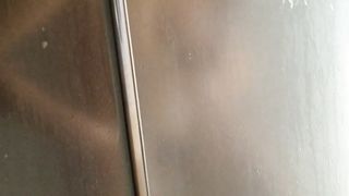 La mia troia che si depila la figa in doccia