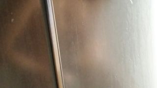 La mia troia che si depila la figa in doccia