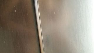 La mia troia che si depila la figa in doccia