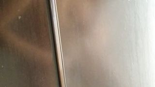 La mia troia che si depila la figa in doccia