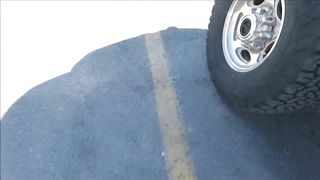 Sporcata di sborra in pubblico