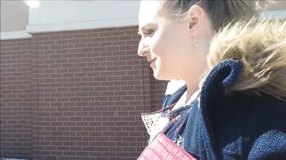 Sporcata di sborra in pubblico