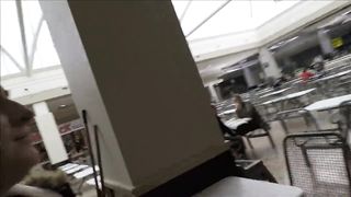 Sporcata di sborra in pubblico