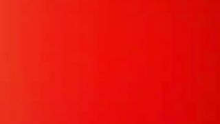 Maliziosa ragazza coi codini succhia