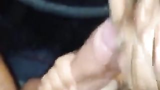 Spettacolare bocchino in auto