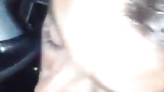 Spettacolare bocchino in auto