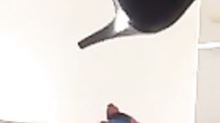 Si trapana il buco del culo con un dildo