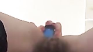 Anteprima del video: Si trapana il buco del culo con un dildo