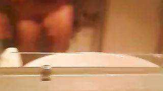 Nudo in bagno prima di scopare