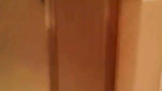 Nudo in bagno prima di scopare