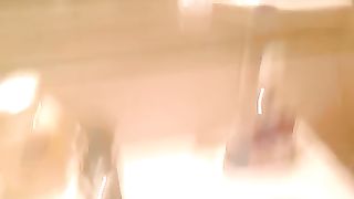 Nudo in bagno prima di scopare