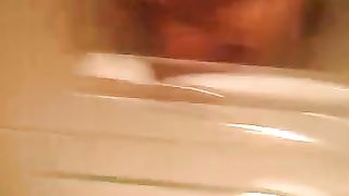 Nudo in bagno prima di scopare