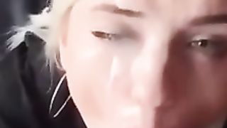 Bionda figa sborrata in faccia