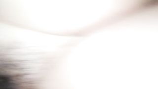 Mia moglie mentre le accarezzo la figa pelosa