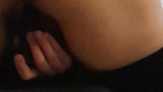 Tesoro mi filmi mentre mi masturbo i miei buchi?