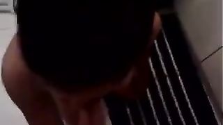 Bella brunetta italiana sborrata in viso