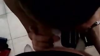 Bella brunetta italiana sborrata in viso