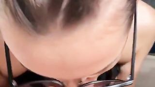 Gran bella figa con gli occhiali