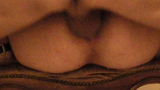 Amica gocciola pipi' mentre lo prende dietro...