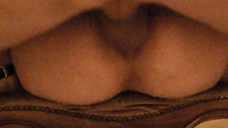 Amica gocciola pipi' mentre lo prende dietro...