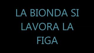LA BIONDA SI LAVORA LA FIGA