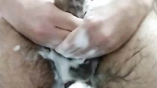 Come mi insapono il cazzone semiduro e le palle piene di sborra calda