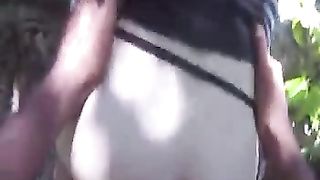 Trav all' aperto con un uccello eccezionale nel culo