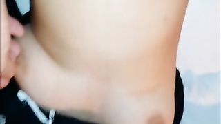 Dopo alcuni schizzetti, un'altra bella sborrata tutta per mia moglie!