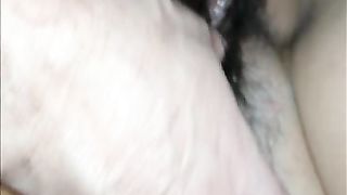 Dopo alcuni schizzetti, un'altra bella sborrata tutta per mia moglie!