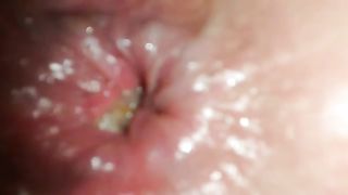 Primo piano dopo una sborrata nel culo