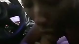 Bella bionda mi fa un pompino da urlo in auto