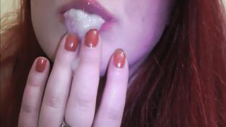 Bella teen rossa maiala gioca con la sborra