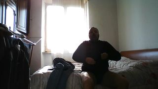 Gigolò, spogliarsi nudo ...