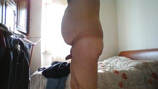 Gigolò, spogliarsi nudo ...