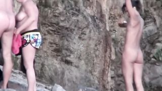 Tette e culi ripresi dal guardone