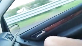 Si masturba in auto