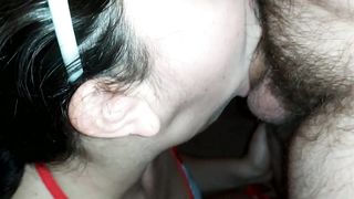 La mia infermiera lo succhia con gusto