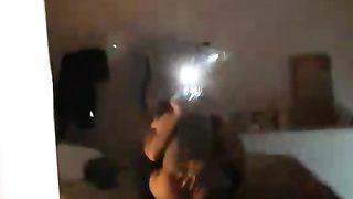 Scopo la mia porca davanti allo specchio