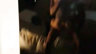 Scopo la mia porca davanti allo specchio