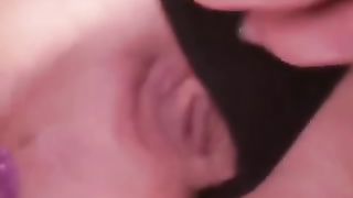 Schizzetta Figa di una casalinga puttana squirta