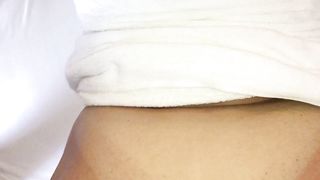 Mi eccito a guardare mia moglie che scopa con un mio amico